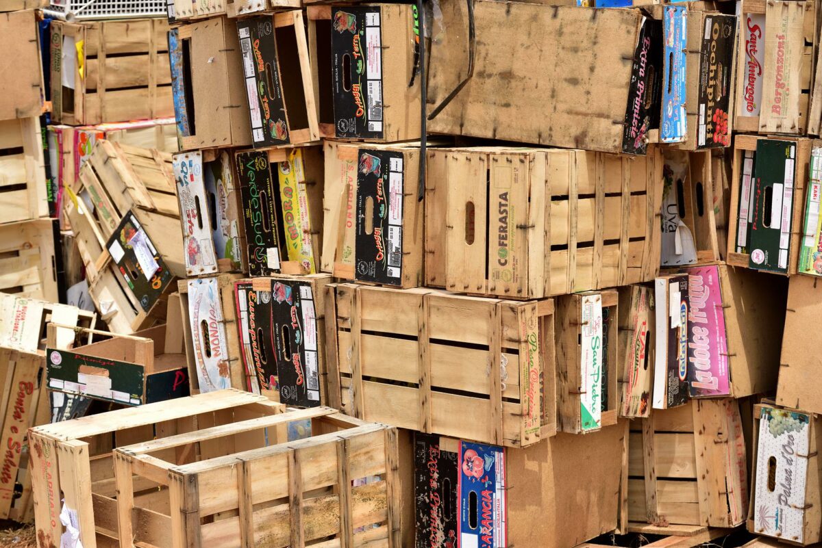 Kisten Krimskram Bücher zu verschenken